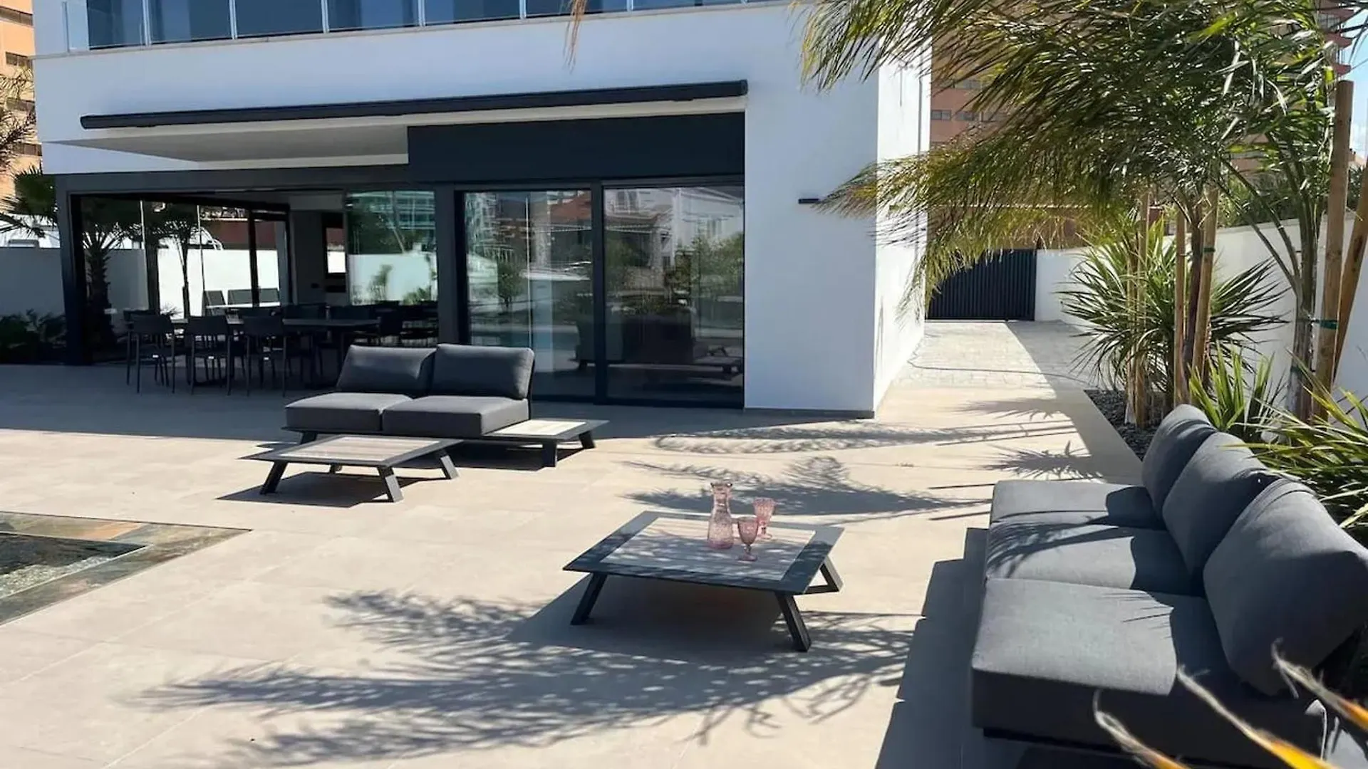 Elegant Villa In Roses + Pool contacts