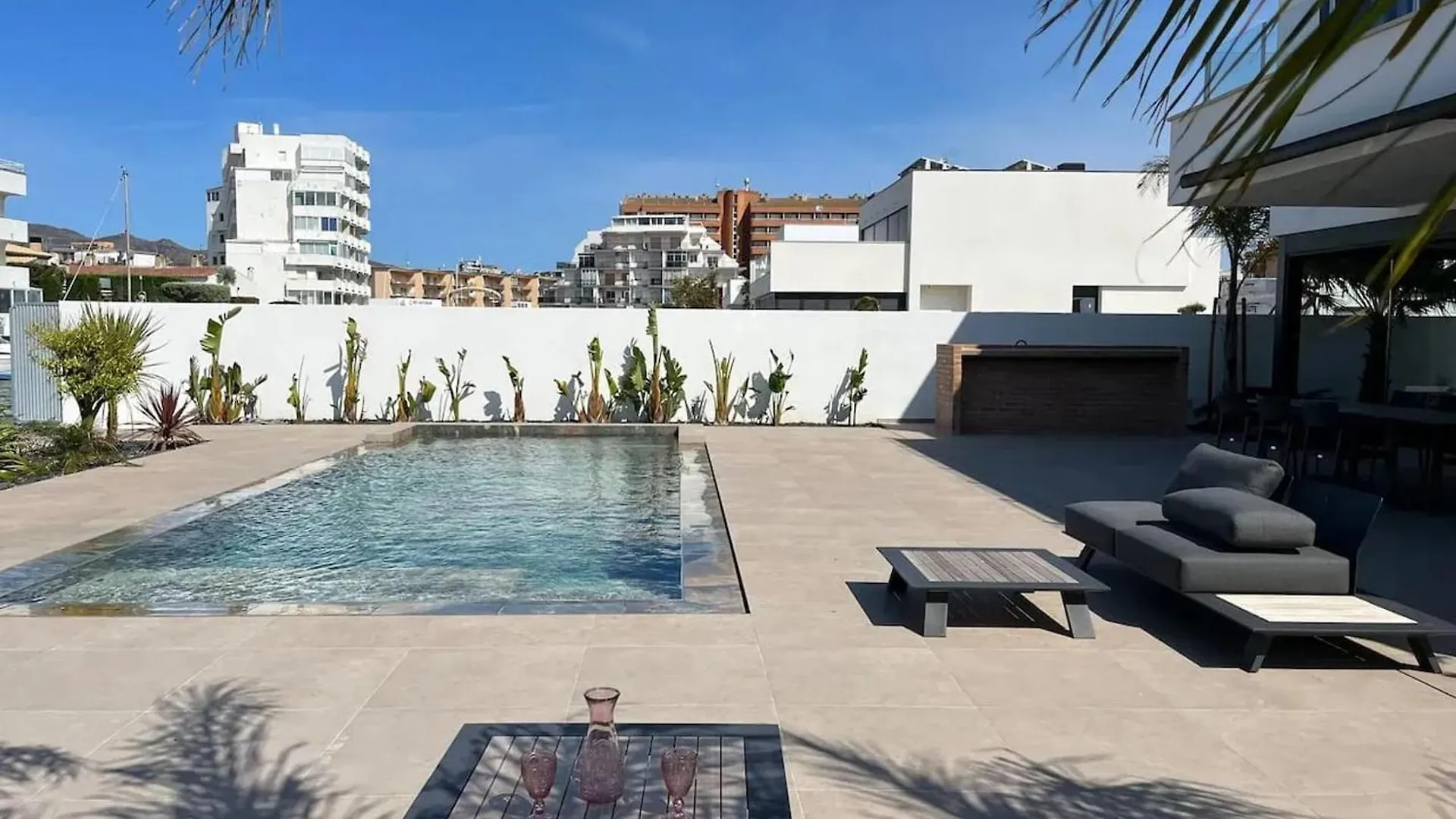 Elegant Villa In Roses + Pool 0*,  Spain