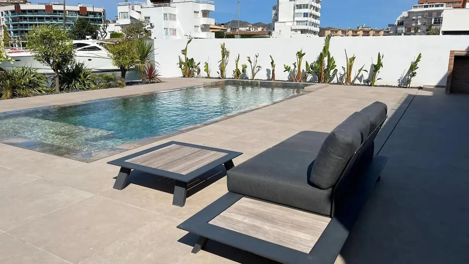 Elegant Villa In Roses + Pool Spain